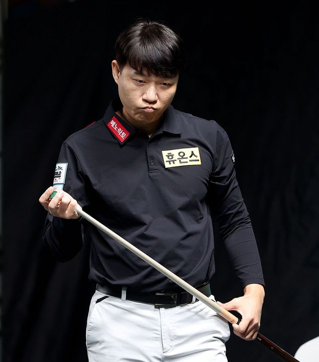 조 3위에 그치며 16강 진출에 실패한 최성원