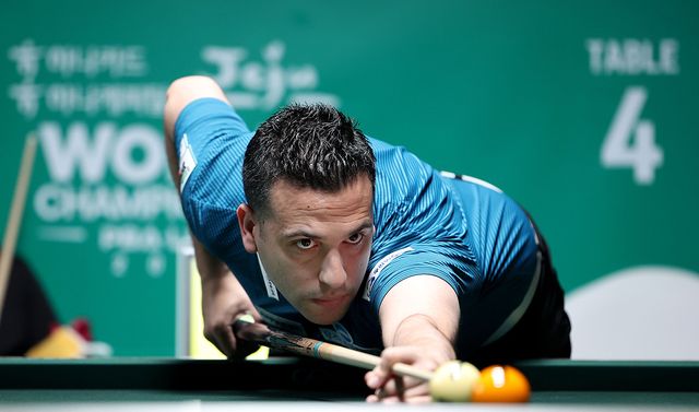 다비드 사파타(우리금융캐피탈)는 16강전에서 응우옌프엉린(하림)을&nbsp; 3-1로 제압했다.