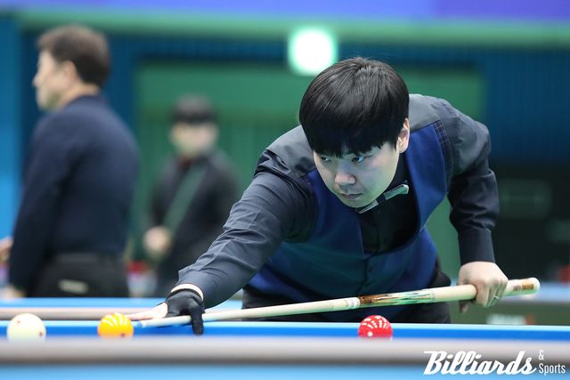 김행직은 최완영을 상대로 애버리지 2.500을 기록하며 결승에 올랐다.