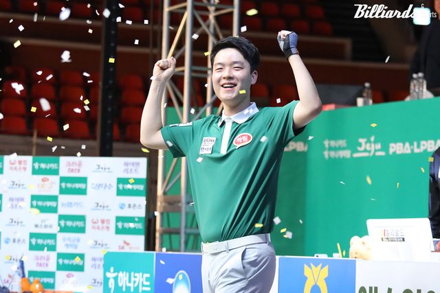 김영원은 우승상금 2억원을 획득해 누적 4억6천950만원으로 랭킹 5위에 올랐고, 시즌 상금랭킹은 2위(3억850만원)를 차지했다.