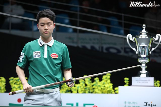 김영원은 세트스코어 2-2에서 5세트를 역전승하면서 분위기를 뒤집었다.