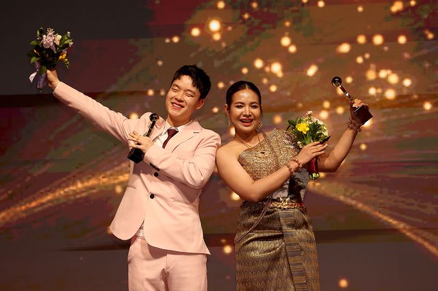 베스트드레서상을 받은 김영원(왼쪽)과 스롱 피아비(오른쪽).