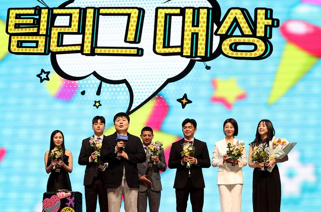 팀리그 대상을 수상한 하나카드.