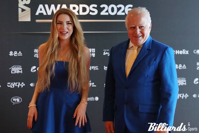 고리나를 입은 고리나 부녀. 왼쪽부터 딸 아리아드나 고리나와 아빠 카를로스 고리나. 사진=광진구/김민영 기자&nbsp;