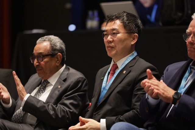 결승전을 보고 있는 서수길 대한당구연맹 및 아시아캐롬연맹 회장.