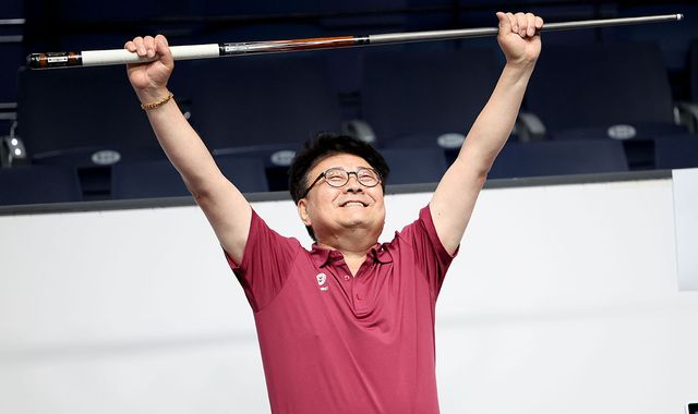 이번 시즌 개막전에서 우승을 차지한 PBA 최고령 우승자 김무순. 사진=PBA 제공