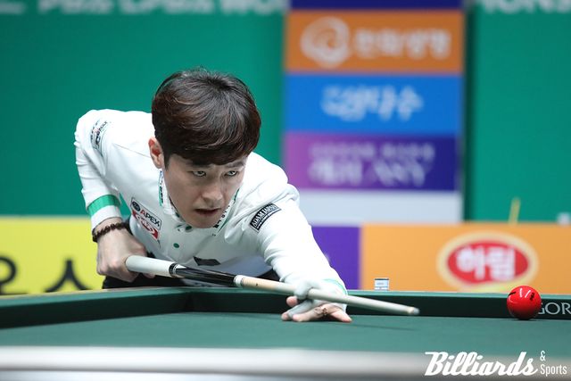 경기에 집중하고 있는 김임권