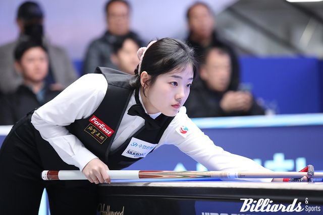 우승을 차지한 허채원이 결승에서 경기에 집중하고 있다.