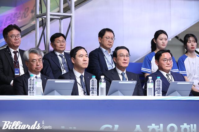 결승전 경기를 지켜보고 있는 Sh수협은행 관계자들.