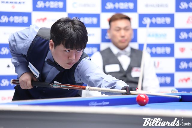 이장규와 결승전에서 대결하고 있는 조명우