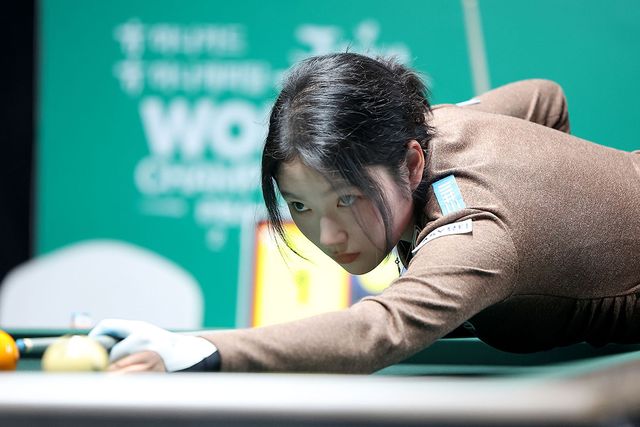 최지민을 세트스코어 3-1로 이긴 한지은은 두 번째 경기에서 김가영과 16강 직행을 놓고 승부를 벌인다.