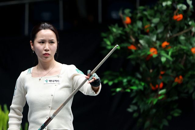 세트스코어 2-1로 앞서며 김가영을 압박한 김진아.