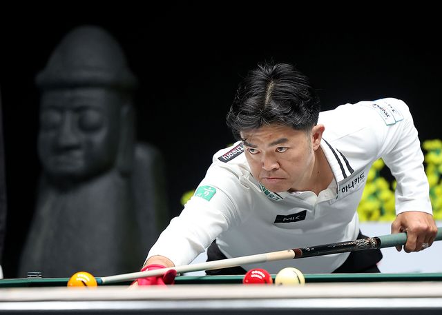 최성원에게 져 2패로 탈락이 확정된 응우옌꾸옥응우옌.