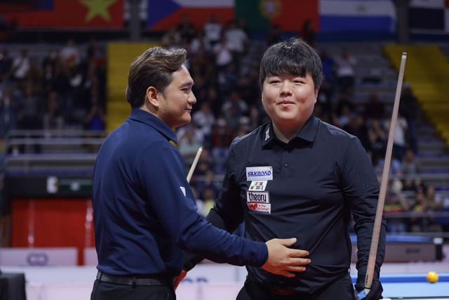 결승 직후 인사를 나누는 조명우와 쩐타인룩.