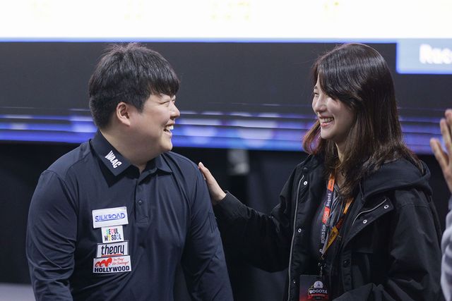 용현지가 연인 조명우의 우승을 축하하고 있다. 사진=SOOP 제공