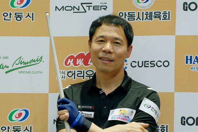 마지막 뒤돌려치기가 어긋나자 허탈한 표정을 짓는 허정한.