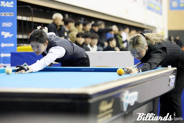 박세정은 세 차례 결승에서 허채원을 꺾고 우승을 차지했다. 청풍호배 전국3쿠션당구대회 결승에서 허채원(왼쪽)과 박세정(오른쪽)이 뱅킹을 하고 있다.