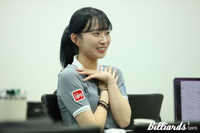 프로당구 데뷔전을 치른 최봄이가 소감을 말하고 있다.