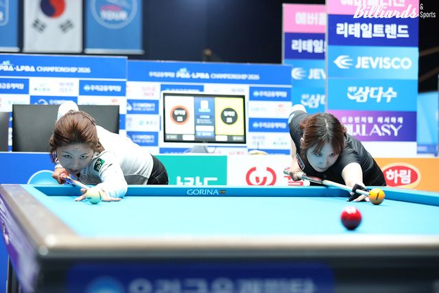 김가영과 김채연의 64강전 뱅킹 장면.