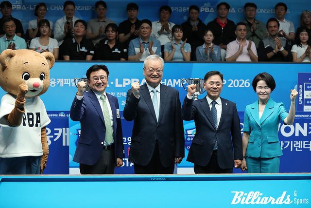 왼쪽부터 빌리베어, PBA 장상진 부총재, PBA 윤영달 총재, 우리금융캐피탈 기동호 대표, PBA 윤재연 부총재.&nbsp;