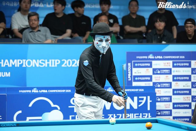 해커는 와일드카드로 PBA 투어에 출전한 4년 전에 프레데리크 쿠드롱(벨기에)을 3-0으로 완파했고, 복귀전에서는 산체스를 3-0으로 제압하는 기염을 토했다.