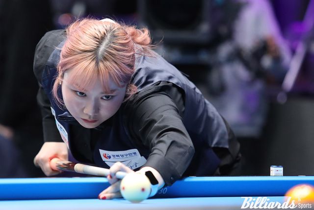 여자 3쿠션 국내랭킹 1위 박세정(경북)이 2026 진도아리랑배 전국당구대회에서 우승하며 사상 초유의 6개 대회 연속 우승의 금자탑을 세웠다.&nbsp; 빌리어즈앤스포츠 DB
