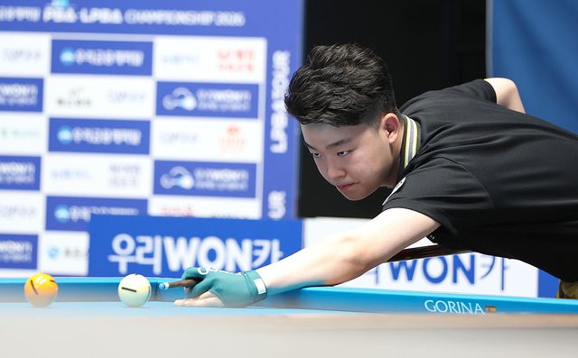 김영원(하림)이 19일 열린 개막전 128강에서 김규준과 승부치기 끝에 4 대 3의 신승을 거두고 64강에 진출했다.&nbsp; 사진=PBA 제공