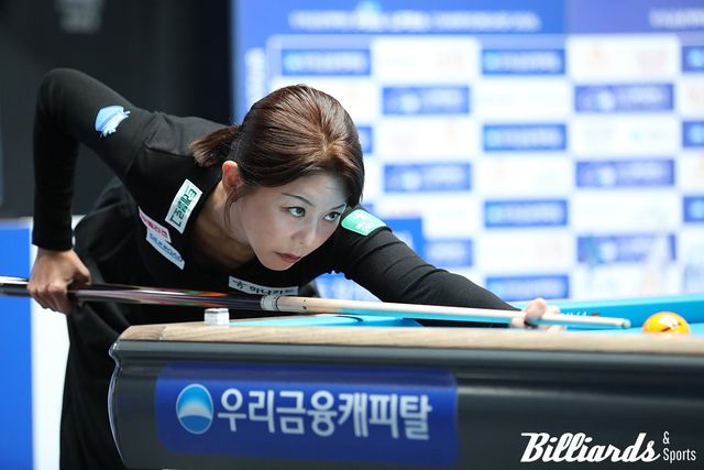 1세트부터 퍼펙트큐를 터뜨리며 세트스코어 3-0으로 완승을 거두고 준결승에 오른 김가영. 사진=고양/이용휘 기자