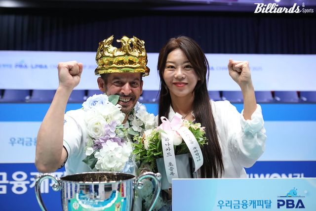 지난 시즌 개막전에서 우승한 무라트 나지 초클루(왼쪽)와 김가영(이상 하나카드).