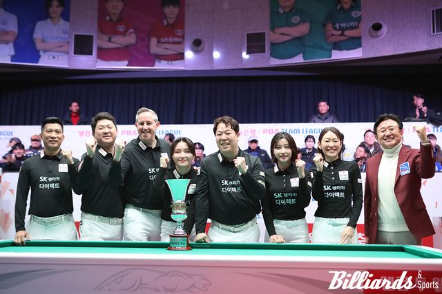 지난 시즌 정규리그 우승을 차지한 SK렌터카 다이렉트. (왼쪽부터) 응오딘나이, 조건휘, 에디 레펀스, 강지은, 강동궁, 조예은, 히다 오리에, PBA 장상진 부총재. 사진=빌리어즈앤스포츠 DB