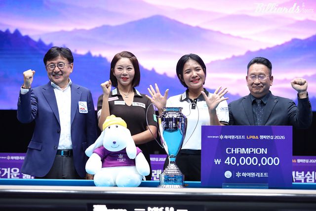 왼쪽부터 장상진 PBA 부총재, 준우승 김가영, 우승 스롱,&nbsp;강원랜드 전제만 ESG 상생본부장.
