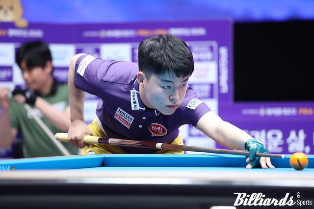 신정주와 준결승전 대결 중인 김영원.
