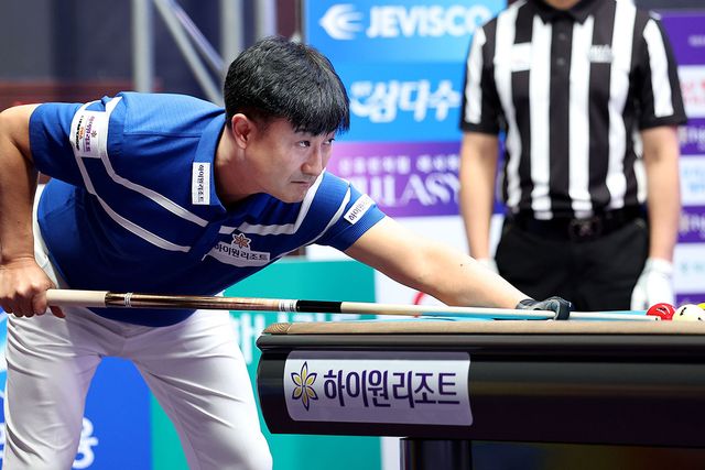 하이원리조트의 주장 이충복이 남상민을 세트스코어 3-0으로 물리치고 64강에 올랐다. 사진=PBA