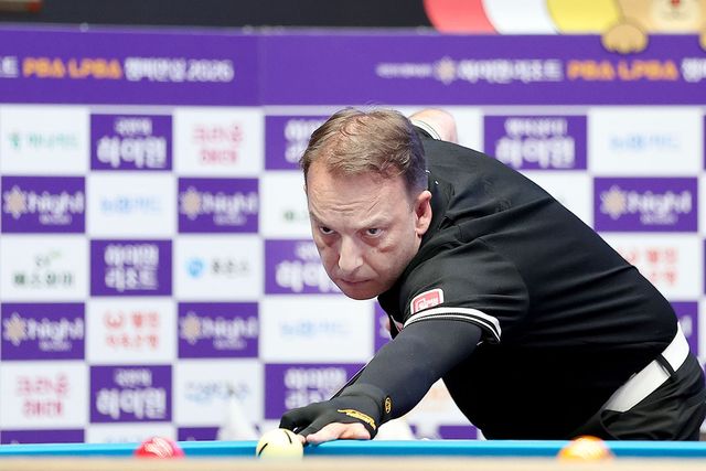 '디펜딩 챔피언' 다니엘 산체스도 박인수를 3-0으로 완파하고 순항을 이어갔다.