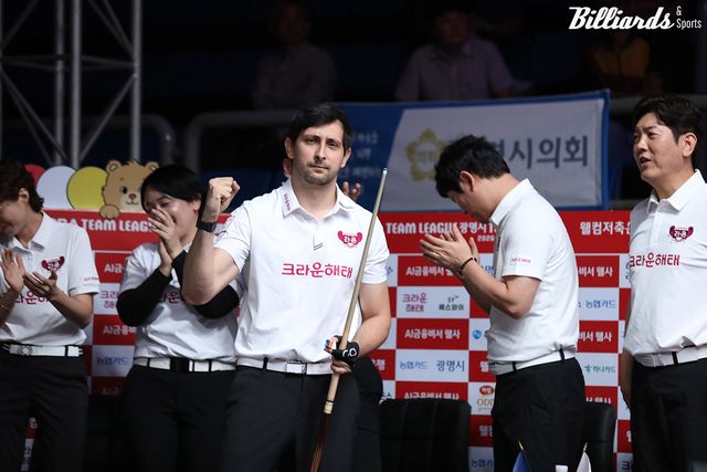 1세트를 승리한 크라운해태 다비드 마르티네스.