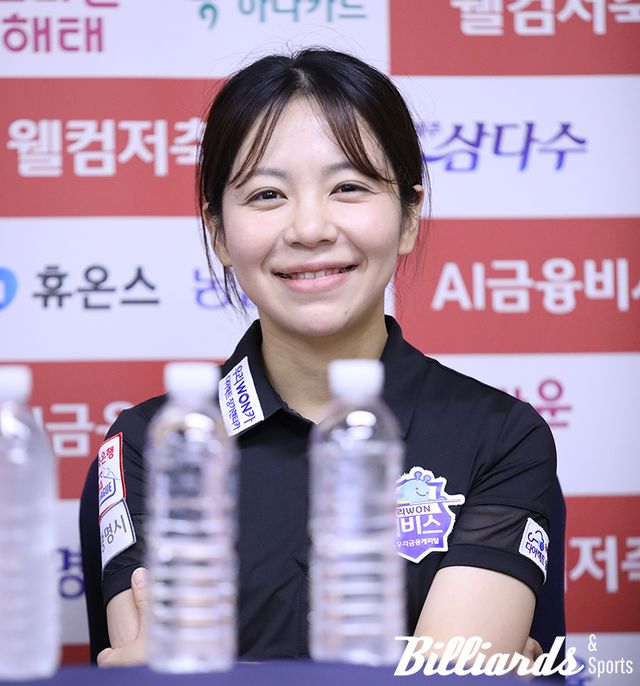 위닝샷의 주인공 우리금융캐피탈의 김민영이 밝은 표정으로 기자들의 질문에 답하고 있다. 사진=광명/이용휘 기자