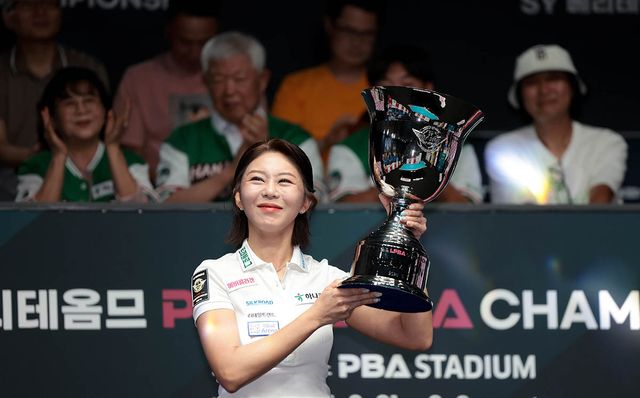 두 시즌 연속 에스와이 LPBA 챔피언십에서 우승을 차지한 김가영. 사진=PBA 제공
