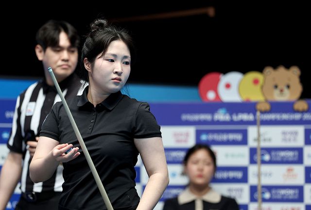 19세 이효제는 Q라운드에서 김은경을 25:13으로 꺾고 128강에 올라 한슬기와 64강 진출을 겨룬다.