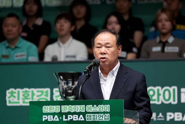 에스와이의 홍성균 부회장이 환영사를 통해 선수들을 격려하고 있다.