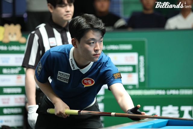 김영원(하림)은 김동문을 3-0으로 누르고 64강에 안착했다.