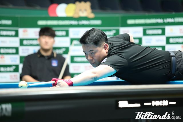 김도헌과 128강 경기 중인 조재호