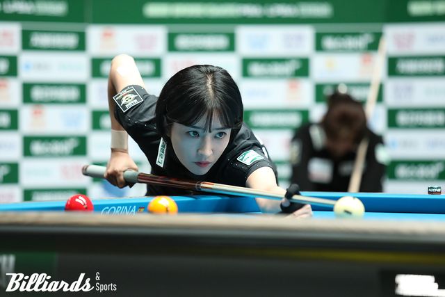 김가영을 상대로 세트스코어 2-2 동점을 만든 한슬기는 8:8 초접전 끝에 9:8로 역전승을 거뒀다.