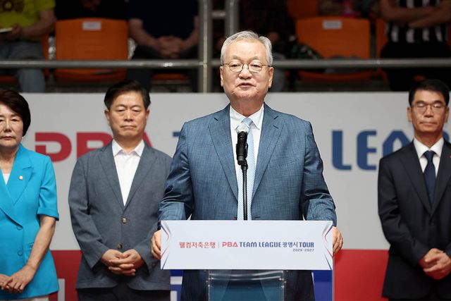 PBA 윤영달 총재가 5일 광명 시민체육관에서 열린 '웰컴저축은행 PBA 팀리그 광명시 TOUR 2026-2027' 개막식에서 개회 선언을 하고 있다.