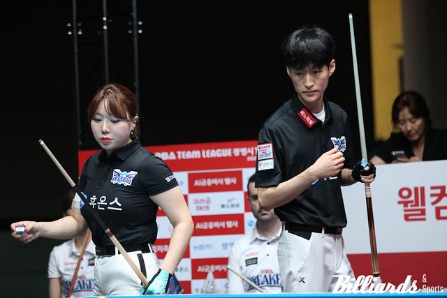 김예은(좌)과 4세트 혼합복식에서 호흡을 맞춘 김홍민(우)