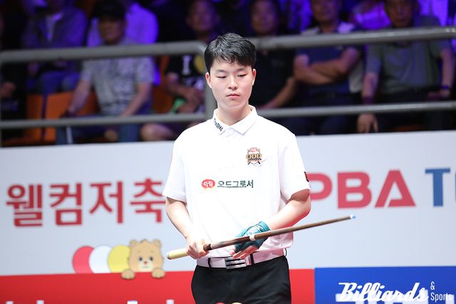 5세트에서 사이그너 대결 중인 김영원.