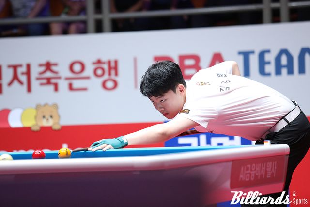 하이런 11점을 연속으로 올리고 있는 김영원.