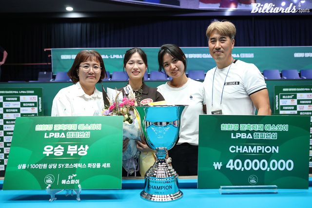 시상식에서 박정현과 가족들 기념촬영.