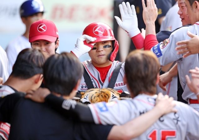 KIA 김도영 3-30-30 예약? 00박재홍·15테임즈의 ‘이것’까지 해내면 21세에 ‘탈 KBO 대관식’ KIA 김도영 3-30-30 예약? 00박재홍·15테임즈의 ‘이것’까지 해내면 21세에 ‘탈 KBO 대관식’