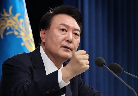 윤석열 대통령&nbsp;