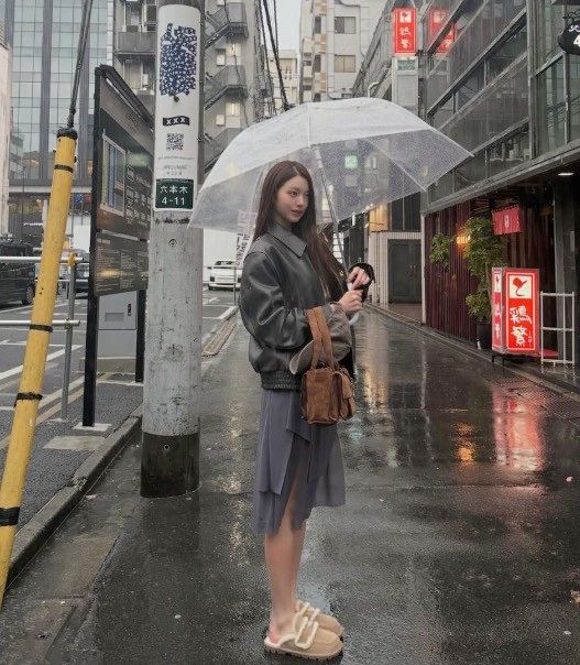 장원영, 도쿄 빗속 투명 우산 장원영 인스타그램